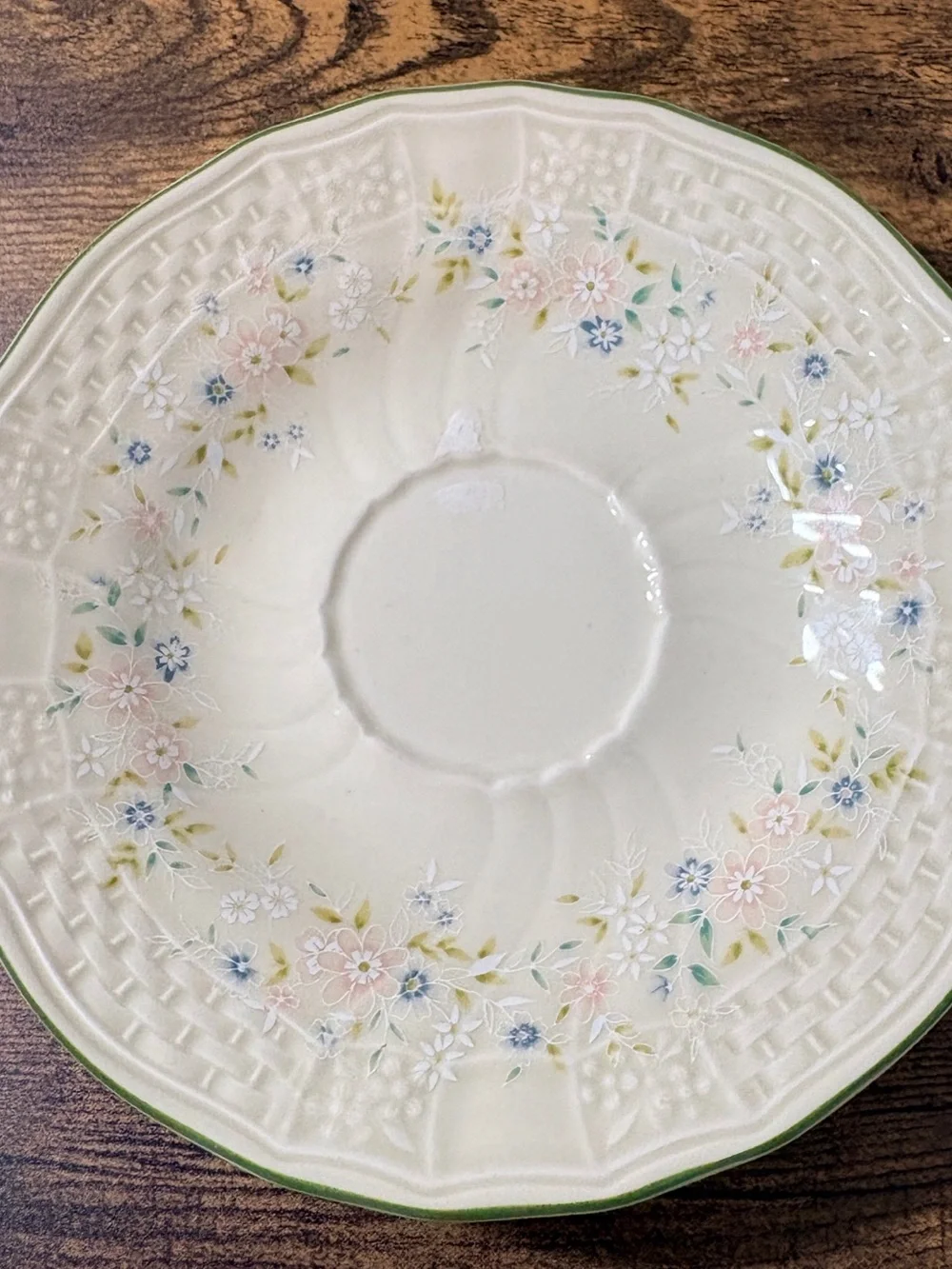 Mikasa Cream Lucille Floral Porcelain Teacup and Saucer Set of 4